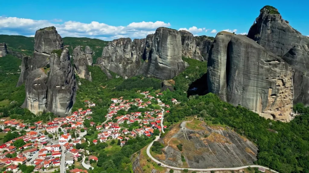 SUNRISE VIEW FROM PSAROPOULOS VIEWPOINT METEORA